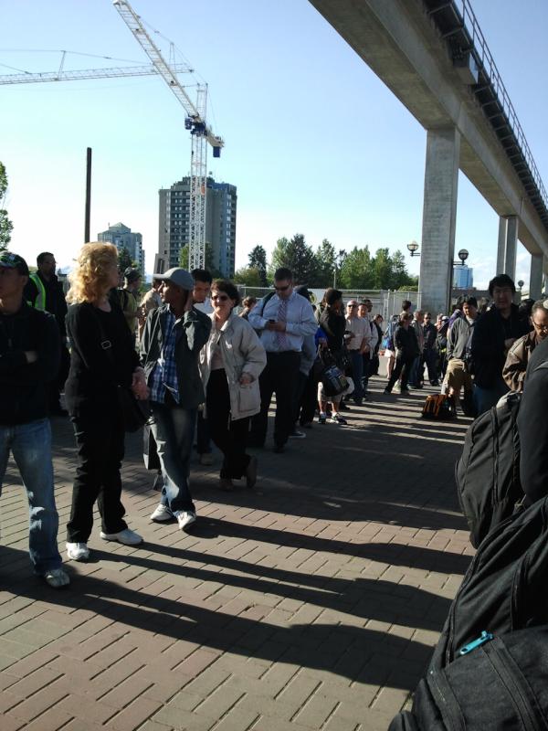 HungChopStix's tweet image. Transit problems. longest bus line up ever for the 337 bus back to Fraser Heights. @Translink. #transitproblems