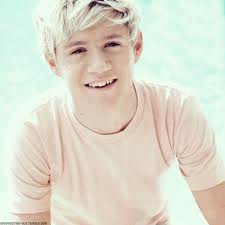 detrick's tweet photo. #InCaseYouDidntKnow i love niall so bitch back the fuck away from him http://t.co/RwYLkeZI