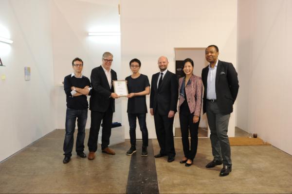 arthk's tweet photo. Lee Kit, winner of ART Futures for his work 'Something in My Hands' receives a US$25,000 prize from the judges #ARTHK12 http://t.co/k83kpvZ7