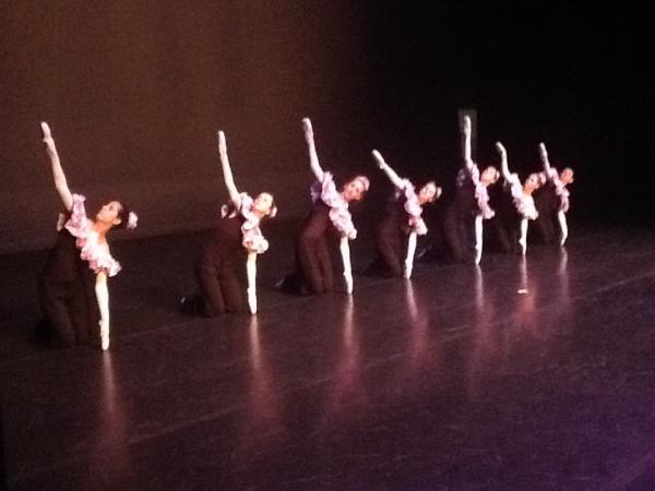 Sashiwa's tweet photo. Assisteren balletvoorstelling Lelystad. Grappig! http://t.co/VhrU1G5g