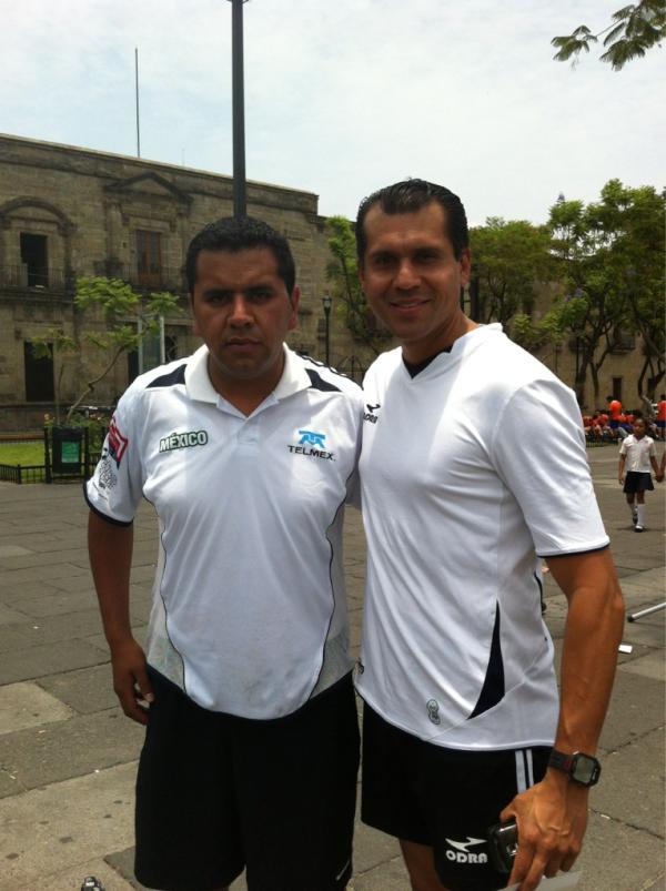 dCALLEalaCANCHA's tweet photo. @fundaciontelmex/ Agradecemos la presencia del arbitro profesional Erim García y su cuerpo arbitral. http://t.co/QRau3MRa