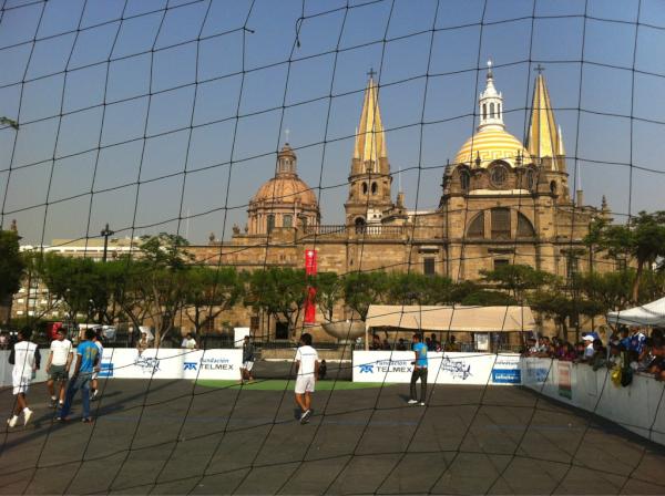 dCALLEalaCANCHA's tweet photo. @fundaciontelmex/ felicidades a los equipos C-158,  Codeni y al equipo de Heidi y Pedro, por pasar a 8vos. http://t.co/yr3M67OW