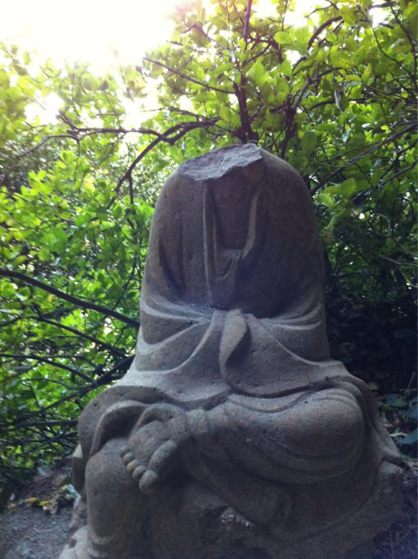 クウン Sabage 首なし地蔵 千五百羅漢道など 至る処に数多くの地蔵があるが 頭がない地蔵 が結構ある 鋸山は 石切り場 がだったというが まさか別名 首狩り場 と呼ばれてるって事は無いよな 無いよね Http T Co 3muervgw Twitter