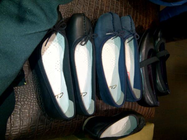 DJKookieWorld's tweet image. Chillin' in Clarks wit lined up shoes waiting on knowy! #takeurtime #erollie #feelstupid lol