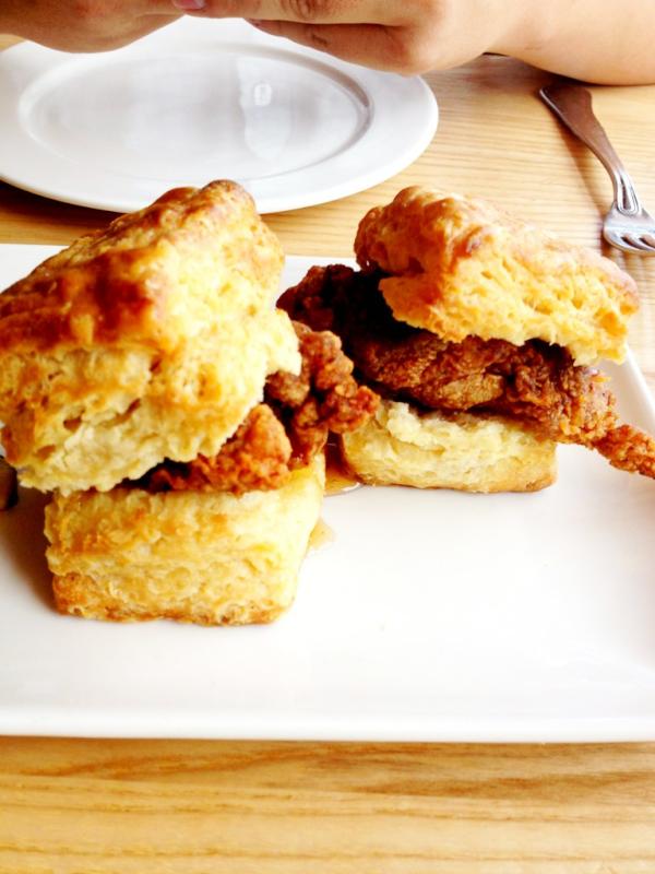 First time @Yardbird with @Danny_H_ Amazing chicken & biscuits! #DiningScene #Miami