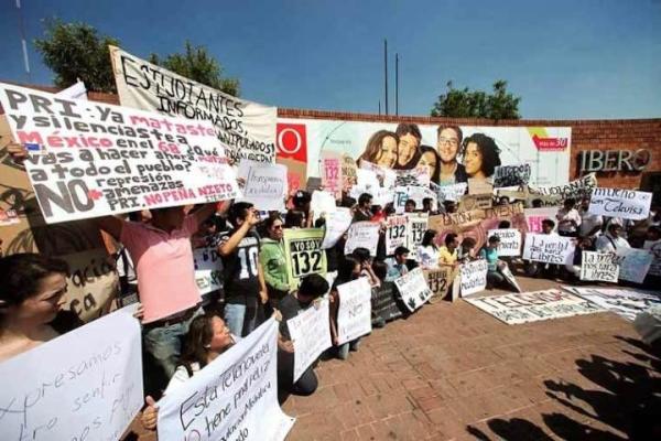 raulzun's tweet image. [Reforma Móvil] Arranca marcha de estudiantes a Televisa : Los estudiantes se congregaron en la Universidad Iberoam..