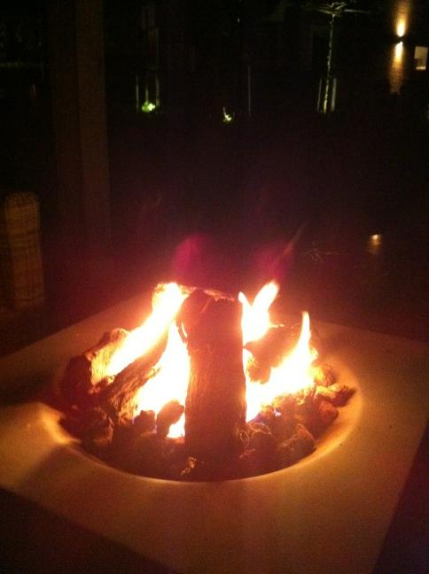 Met een vuurtje buiten toch het gevoel van een zomeravond.