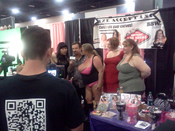#EXXXOTICA http://t.co/qVYKekPX<a href="/tag/exxxotica"class="tags">#EXXXOTICA</a>