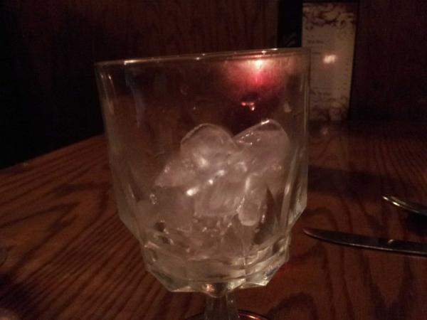 SwedishPolice's tweet photo. If I dont get some more water soon our waitress is fucking dead http://t.co/4f8HSd4v