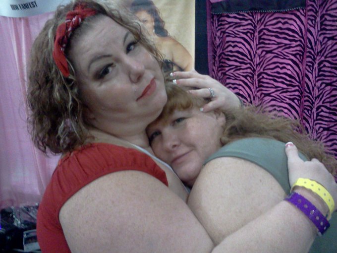 #EXXXOTICA snuggles with  @platinumpuzzy1 http://t.co/ts5U9gVr<a href="/tag/exxxotica"class="tags">#EXXXOTICA</a><a class="tags" href="/tag/platinumpuzzy1">@platinumpuzzy1</a>