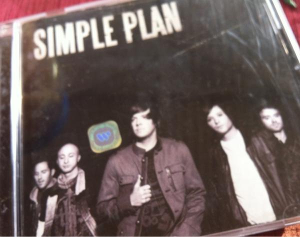 SimplePlanID's tweet image. Bonjour, Astronauts! Selamat hari sabtu. Kita lagi puter cd Simple Plan nih.#nowplaying when I'm gone.What about you?