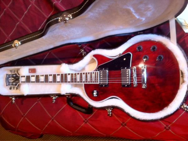 MichaelRMartin's tweet photo. @JustinHawkins look what you made me buy! Any ideas on a name for this lovely lass? http://t.co/WoauSC9l