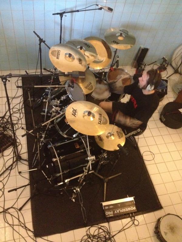 antfarmTueM's tweet photo. Recording drugs another  Illdisposed album http://t.co/hUgBKCUO