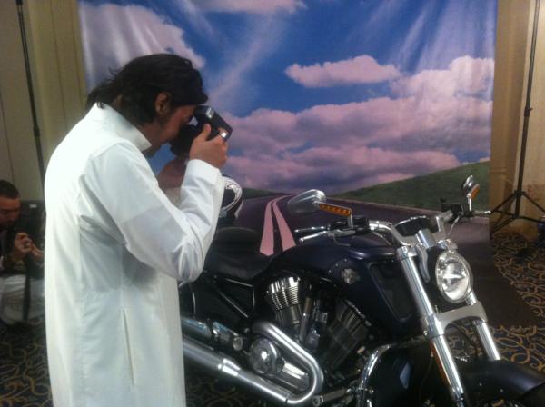 SaduPro's tweet photo. #FujifilmRY
عبدالله الشهري 3bod_sh@ يجرب الكاميرا في الاستديو http://t.co/kLklHcjp