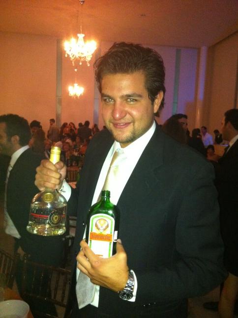 aa_aceves's tweet photo. @danicarr crees que se acabe!? @hugomollerv http://t.co/o17QZWOi