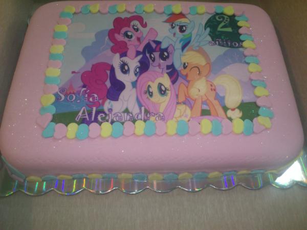 SaboryMelao's tweet photo. Una torta de cumpleaños para una pequeña http://t.co/zkcLlamZ