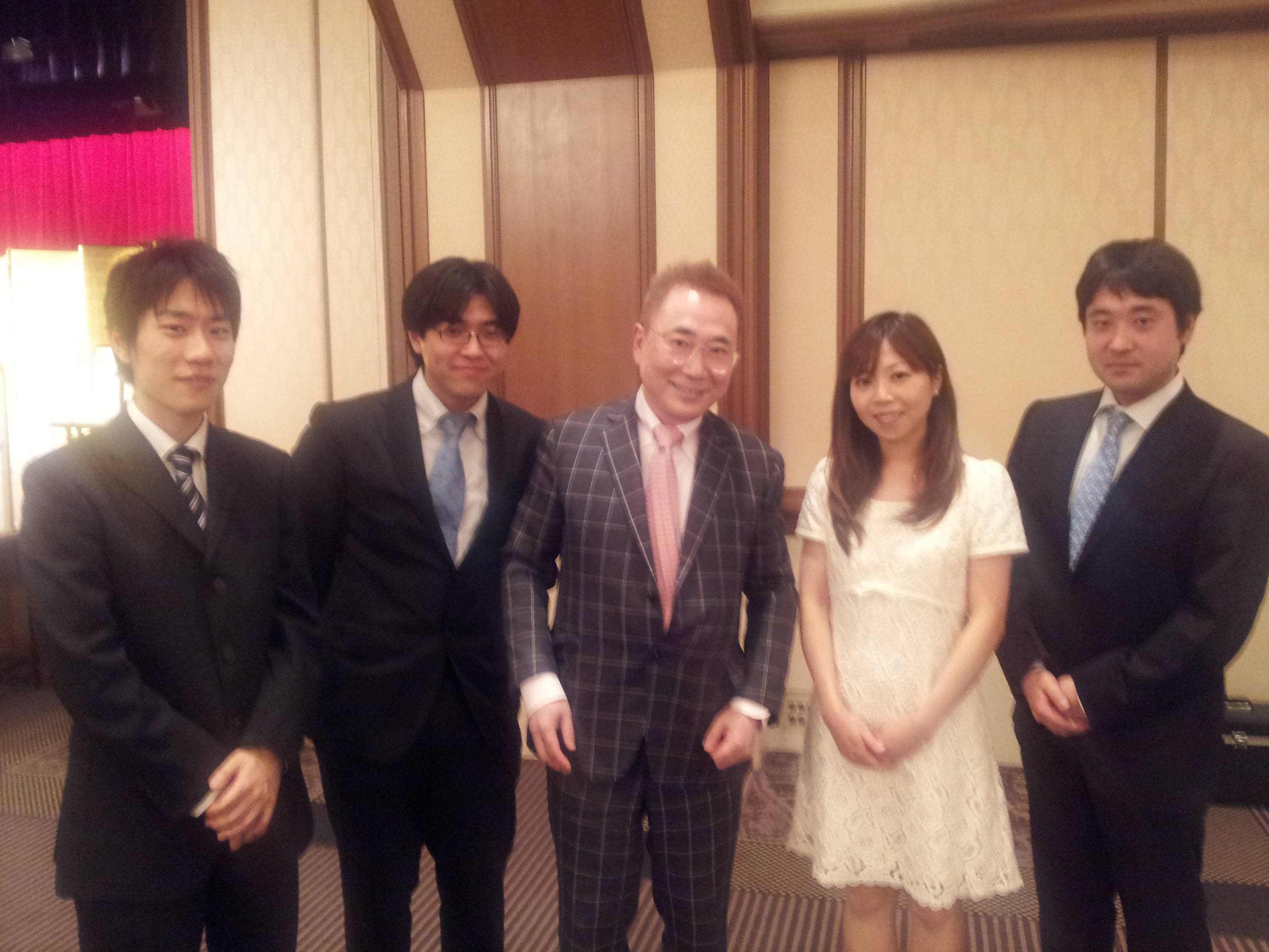 高須克弥 若い医者たちがよってきた 若いふりができてうれしいぞなう Http T Co Z0j5peav Twitter
