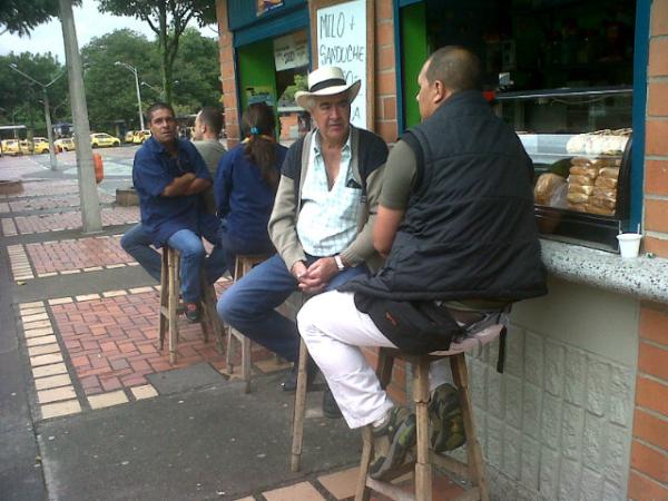 jjlopera's tweet photo. Algunos productores de Medellín antes de salir a la gira del proyecto @masbosques http://t.co/lmuAJ7jF