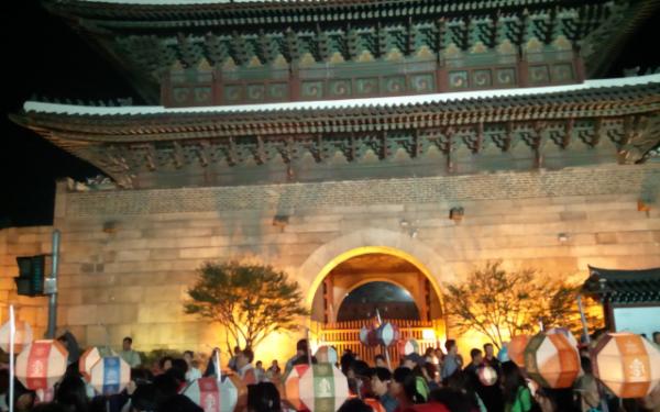 moodol885's tweet photo. 연등행열마치고집에가는길.. http://t.co/GJmqODLt