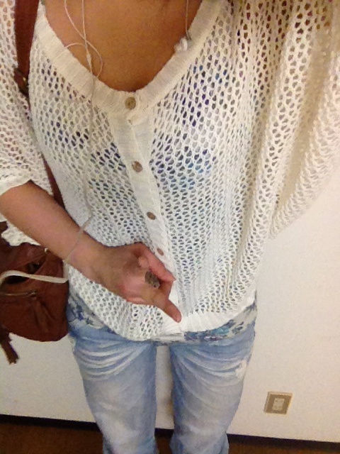 皆さん遅くなってごめんね(&acute;･_･`)無事家に帰宅して、そのままお風呂に入ってきましたあ＼(^o^)／♪ちなみに今日の私服わすごくラフな感じでした(^-^)/ http://t.co/KWlNUmeC