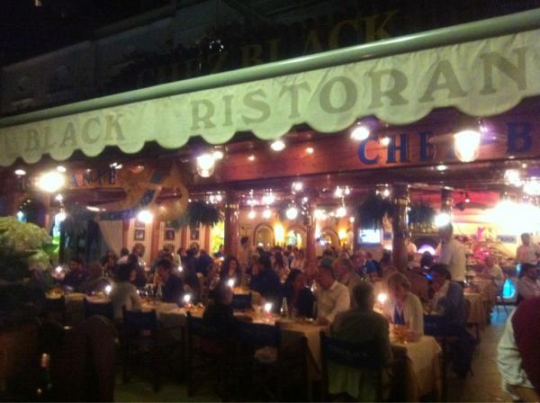 ChezPositano's tweet photo. Fantastic saturday evening at Chez Black http://t.co/ljjeiT73