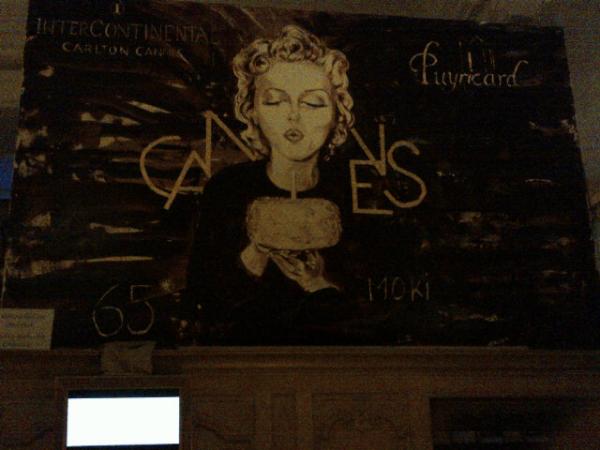 ninadobrev's tweet photo. really?? its so beautiful, must be delicious, i want to eat it! @nicoleperna This painting is made w/chocolate!#Cannes http://t.co/yZS7e9KW