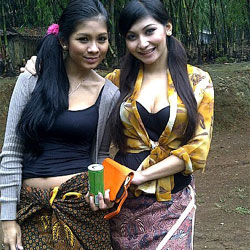 2Memek tweet picture