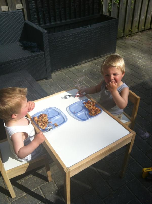 dannyvredenberg's tweet image. Lekker bikken in de tuin met mijn boys #bikken