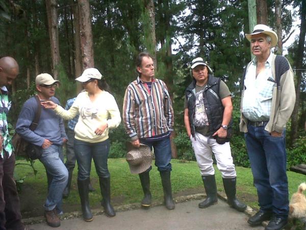 jjlopera's tweet photo. @MasBosques haciendo introducción y presentación del proyecto a productores y presentando la finca Cien Años de Soledad http://t.co/xfCUGuPT