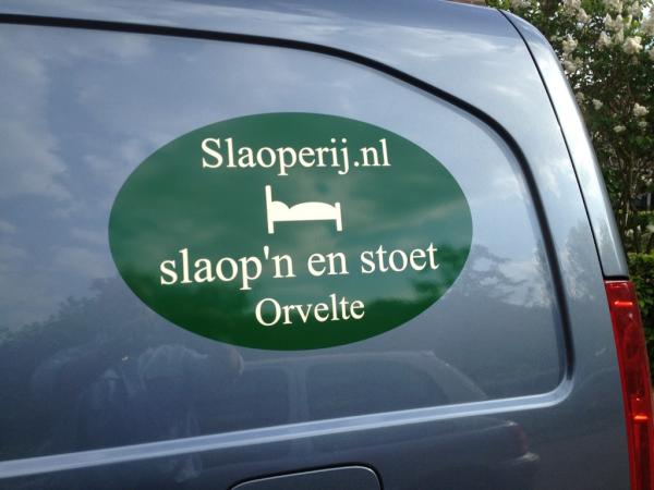 Dankzij de nieuwe #belettering rijdt de #slaoperij nu weer herkenbaar #in het rond!!