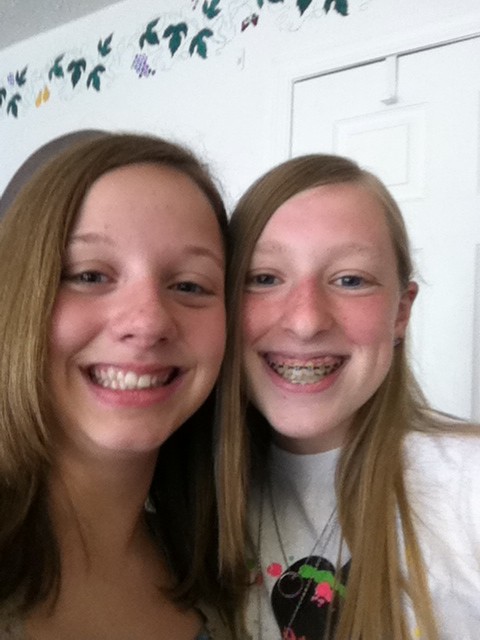 Funsizedblondie's tweet image. Me and @rachaelR5 hanging at her place! #beinggeek