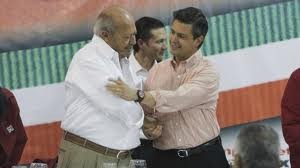 RamiroOrozco's tweet photo. #LadyDelErario ya chingamos otros 6 años. Foto de EPN y Romero Deschamps. http://t.co/z4xL0oco
