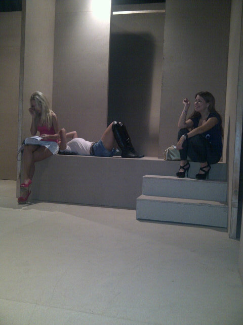 lilianayNinon's tweet photo. Holaaa ensayando desde las 11 y las chicas ya quieren dormir jajajaja http://t.co/XJzG7nLO