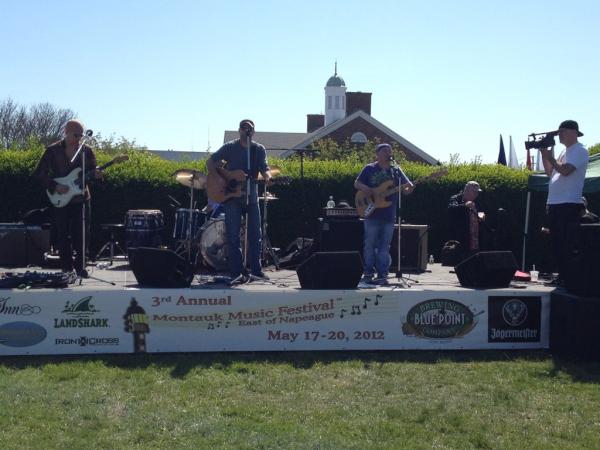 Rock out birthday boy!  Lawrence Cooley delivering his rocking soul to the people at <a href="/MTKMusic_Fest/">MontaukMusicFestival</a>!