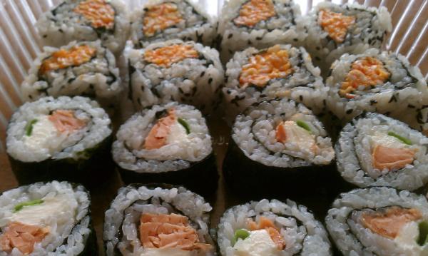chadp's tweet photo. Made homemade sushi this afternoon.  Philadelphia and spicy tuna rolls. http://t.co/7juLURFr
