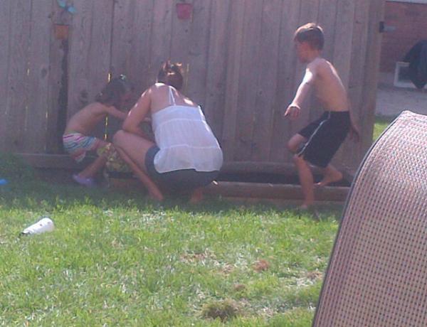 1CraigRobertson's tweet image. Planting the garden on the long weekend!  #letsgetsummerstarted!