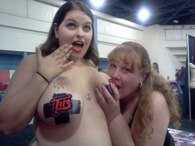 #EXXXOTICA having a lick of @SydneyScreams4u Stop by Booth #115 for the fun http://t.co/zj2o8ulG<a href="/tag/exxxotica"class="tags">#EXXXOTICA</a><a class="tags" target="_blank" title="On Twitter" href="/?out=eyJ0eXAiOiJKV1QiLCJhbGciOiJIUzUxMiJ9.eyJpYXQiOjE3MjI5OTcwMTgsImlzcyI6InR3cG9ybnN0YXJzLmNvbSIsIm5iZiI6MTcyMjk5NzAxOCwiZXhwIjoxNzU0NTMzMDE4LCJyZWRpcmVjdF91cmwiOiJodHRwczovL3R3aXR0ZXIuY29tL1N5ZG5leVNjcmVhbXM0dSJ9.hfKTmDGBrXVUVIV2QztkvonaqV1P-UfpqBYNqGlj3BdBodk-Paycr0UF9m4FDi6vuNQYUEIHUPbgKv1k0OxFbg">@SydneyScreams4u</a>