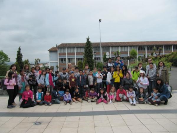 ceipjavier's tweet photo. El CEIP Javier de León visitó Oviedo. El Palacio de los niños lugar elegido de visita. Buen día. http://t.co/r7MFMdkt http://t.co/SNlqDfnd