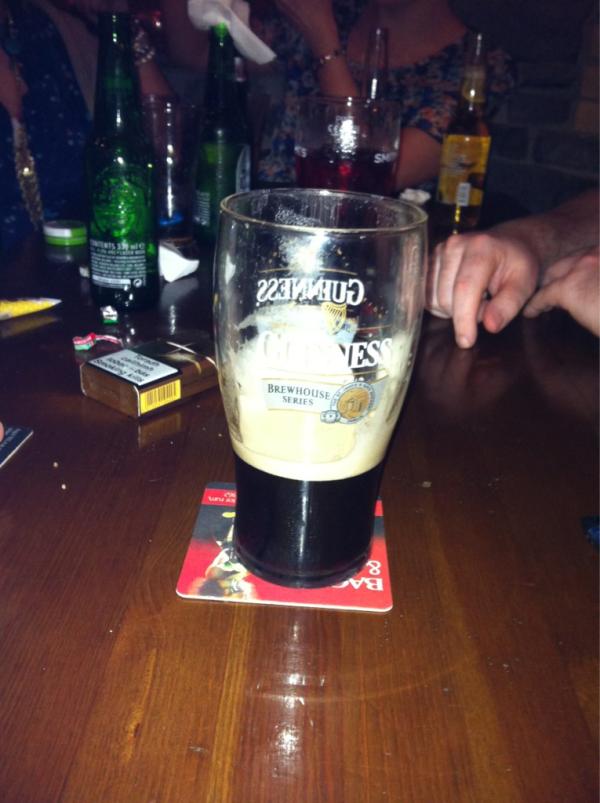 markhealylegend's tweet photo. @miranda_campbel @mel83campbell @Simon_Clarke_  who's going the bar http://t.co/QTiXz00J