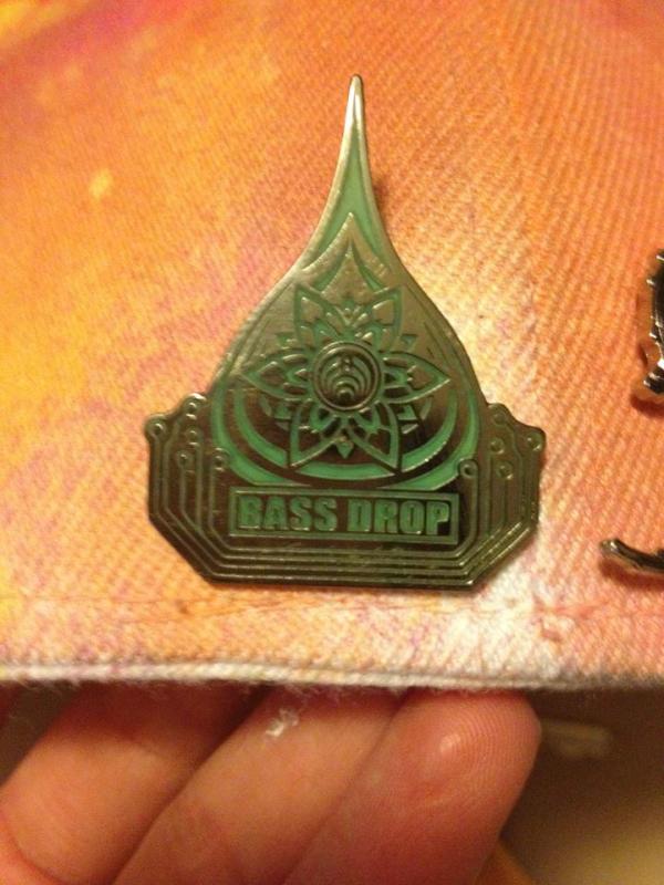 the_headspace's tweet photo. @BWood6890 rockin the new bass drop pin ! Available here http://t.co/NLkdbcXk for only $12.50. Wholesale also available http://t.co/jgNhlb4s