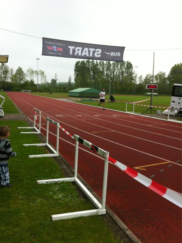 avsuomi's tweet image. Mario Philippo: winnaar van de 5.3 km #pimmulierloop. Snelle tijd: 22.24. Volgens Mario een lekker #snel parcours!