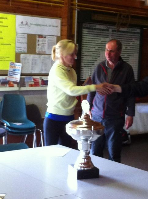 avsuomi's tweet image. Gefeliciteerd Lineke Kroon met de 1ste prijs op de 15 km #pimmulierloop. Tijd: 1.03:39