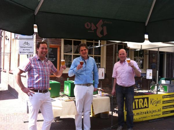retailsteenwijk's tweet photo. Wij zijn klaar voor met 12 verschillende Nederlandse bieren, heerlijk terras weer om lekker te genieten @n8w8meppel http://t.co/whuuUHhY