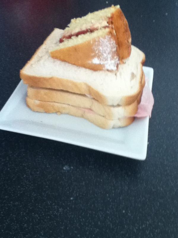 A small snack #cakesandwich