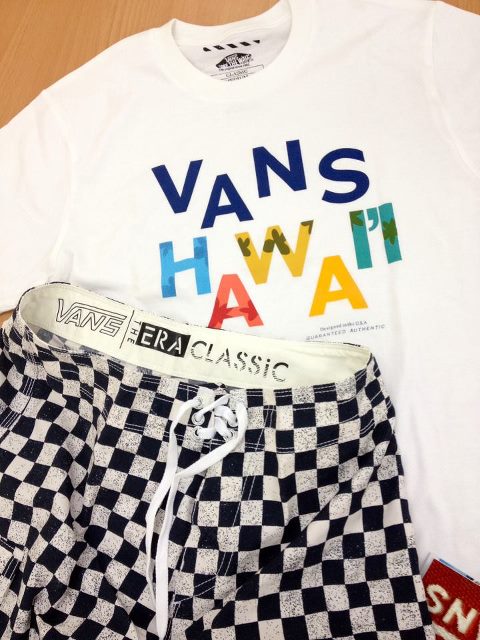 Aloha! It's not yet late to grab your Hawaii tee (Php 998) and Checkered boardshorts (Php 2,998) from Vans!