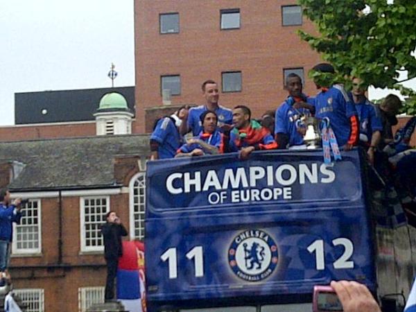 bohoandchic's tweet photo. @ChelseaFC parade! http://t.co/nryyrZFN
