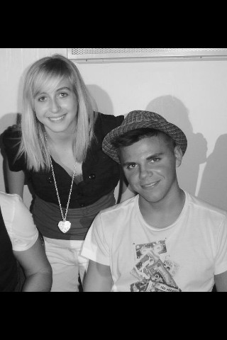 ItsHunniBunni's tweet photo. Aw this picture is so cute because vince kidd from the voce uk and me are like 12 ;D http://t.co/ZuXFHtlL