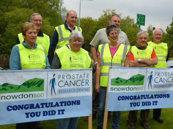 Snowdon500's tweet photo. @Snowdon500 team with rugby legend Dean Richards after the last team have set off http://t.co/eRzE0kjC