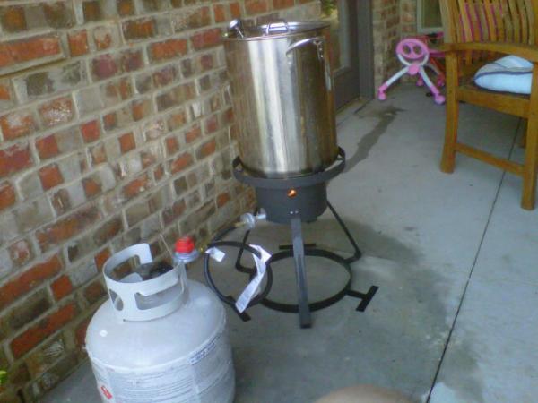 chadniemann's tweet image. Smoked Porter from @learntobrew is boiling. Can't wait to try it. #okcbrew