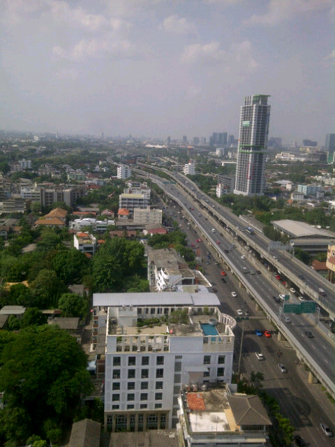 koratchapol's tweet photo. From tipco bld 18 flr http://t.co/yqJtwnaS
